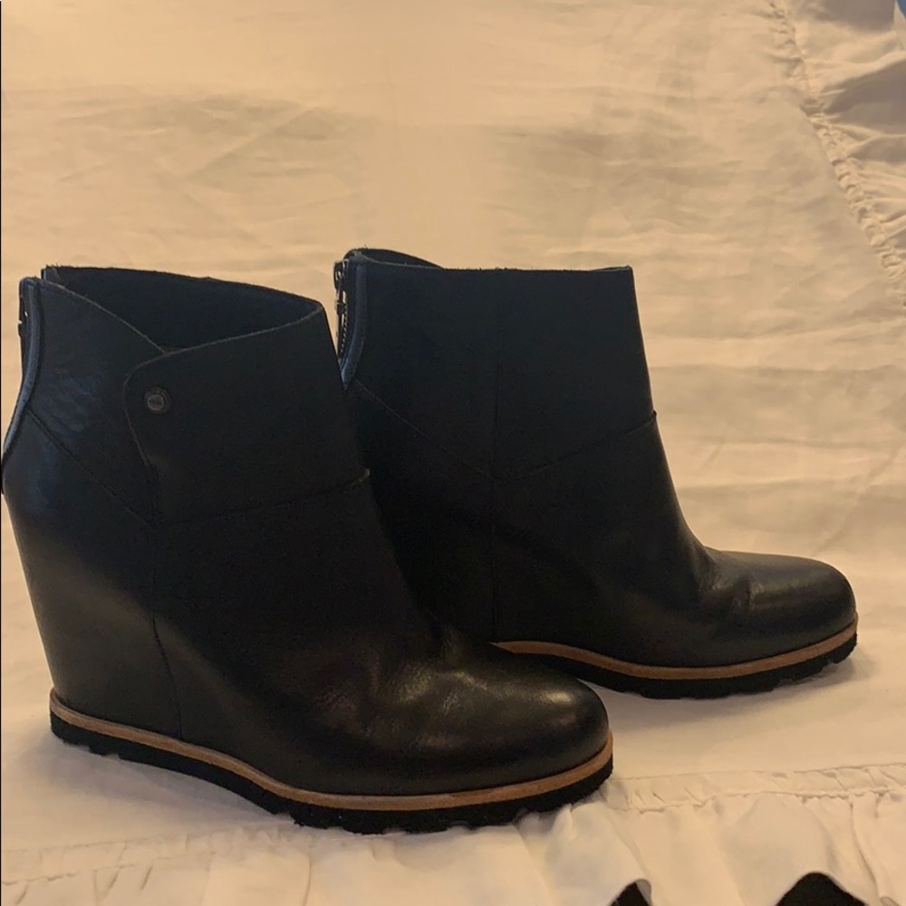 Ugg ankle boots size 8.5